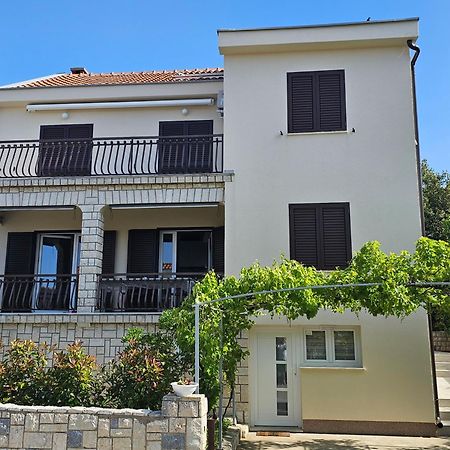 Vila Beleca Krk - Apartments Rest & Sea Krk Town Extérieur photo