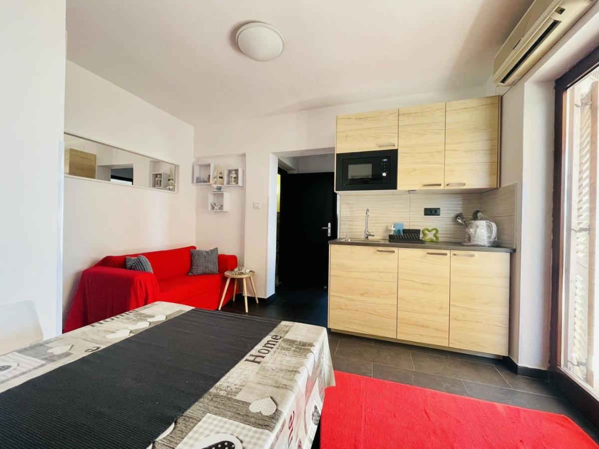 Vila Beleca Krk - Apartments Rest & Sea Krk Town Extérieur photo