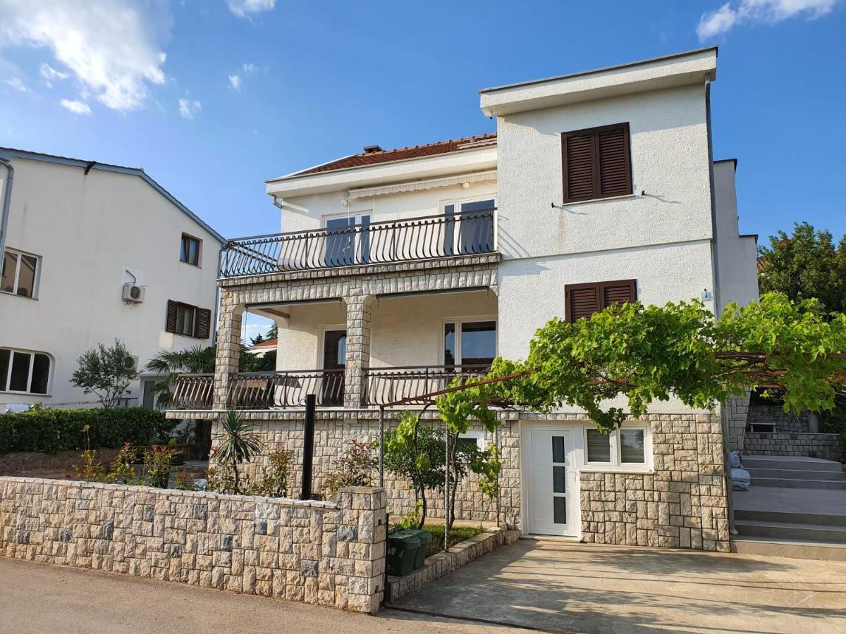 Vila Beleca Krk - Apartments Rest & Sea Krk Town Extérieur photo