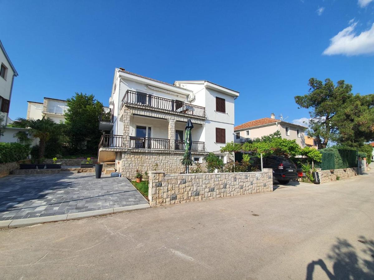 Vila Beleca Krk - Apartments Rest & Sea Krk Town Extérieur photo